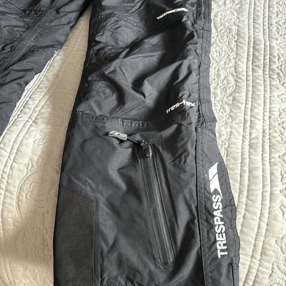 Black Snowboard/Ski Pants - Picture 2 of 8
